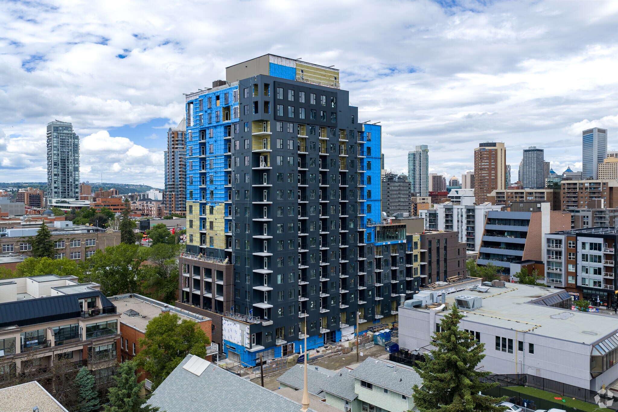 615 17 Ave SW, Calgary, AB for Rent