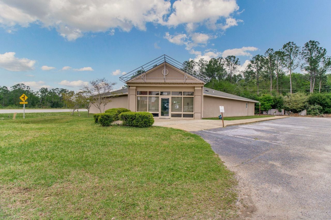 748 N Us-29, Cantonment, FL for Rent