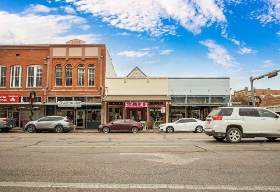 112 E Court St, Seguin, TX for Rent