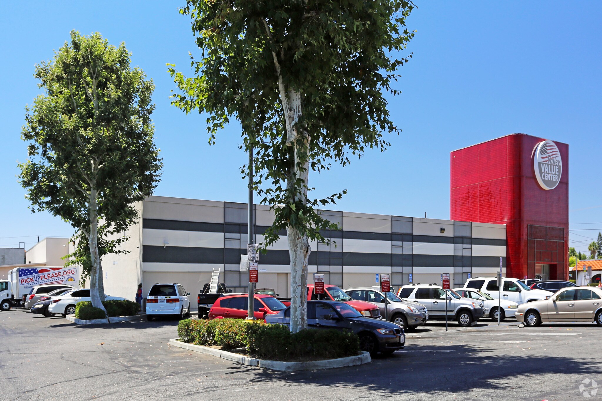13630 Victory Blvd, Van Nuys, CA for Rent