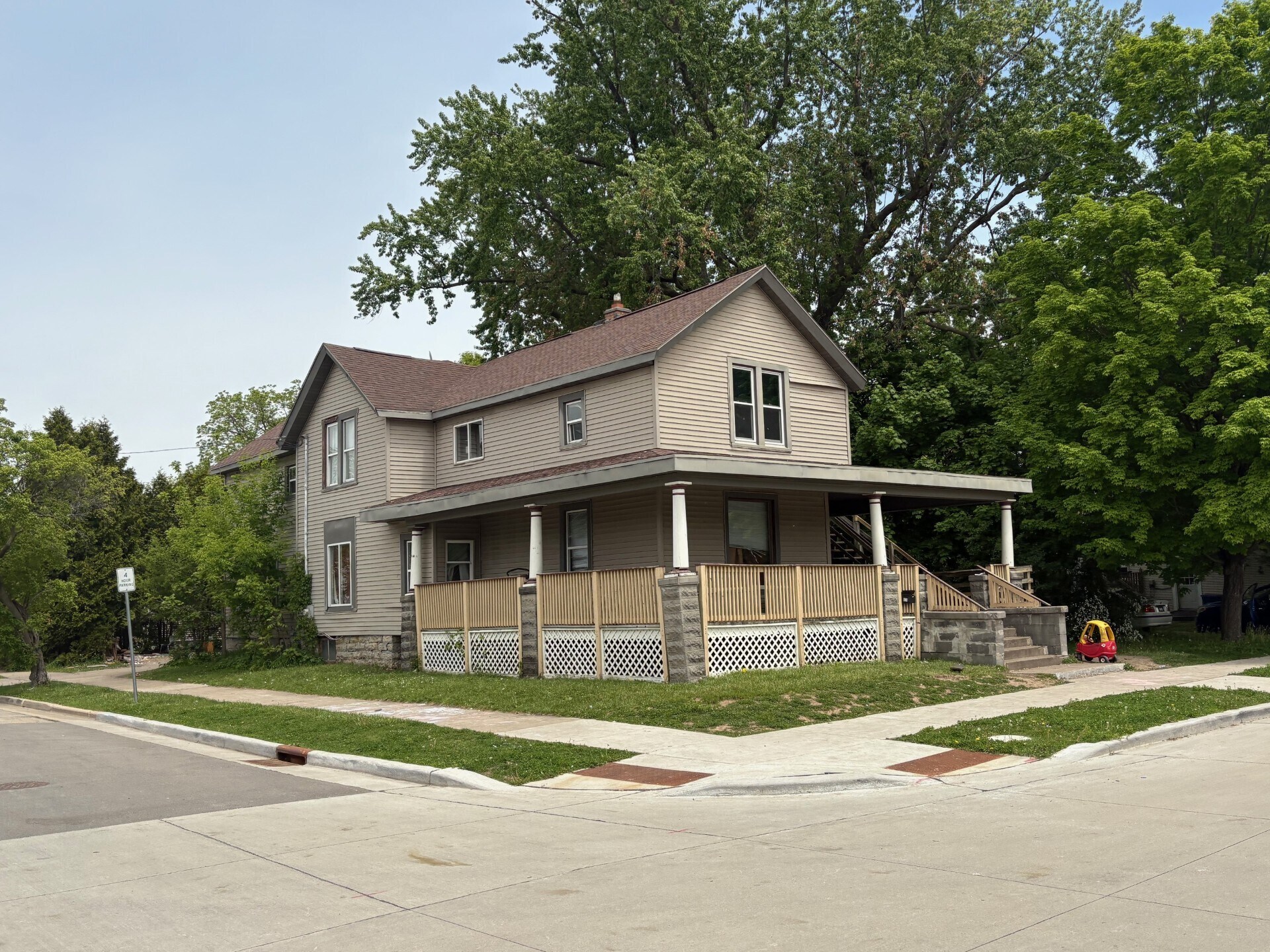 , Oshkosh, WI for Sale