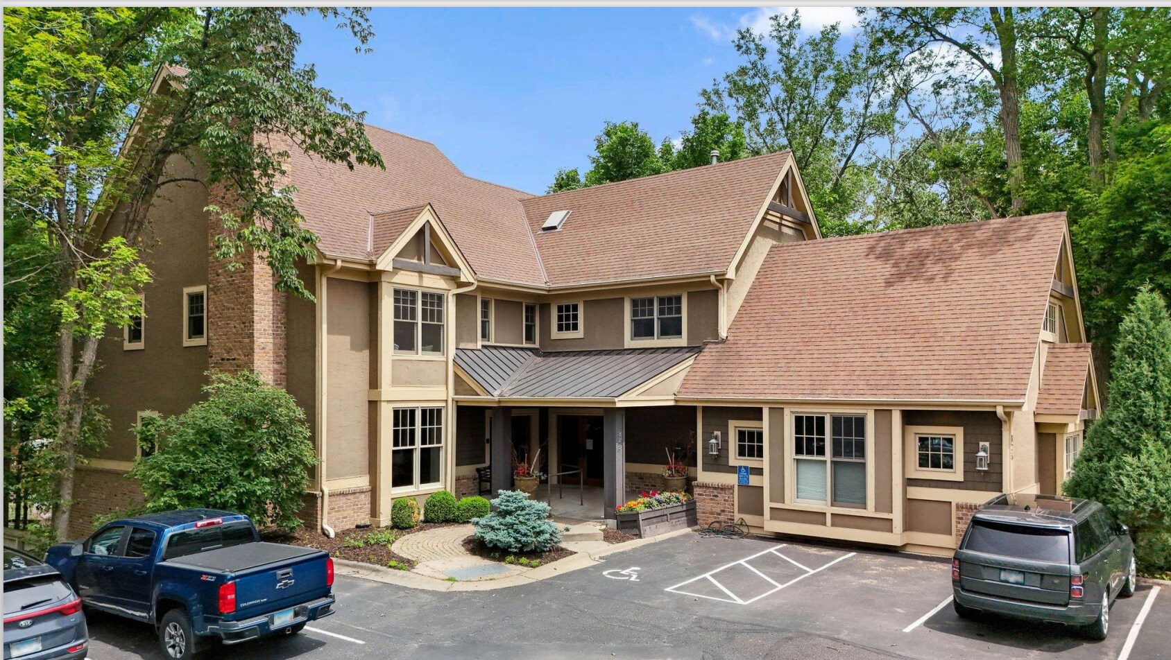 825 Wayzata Blvd E, Wayzata, MN for Sale