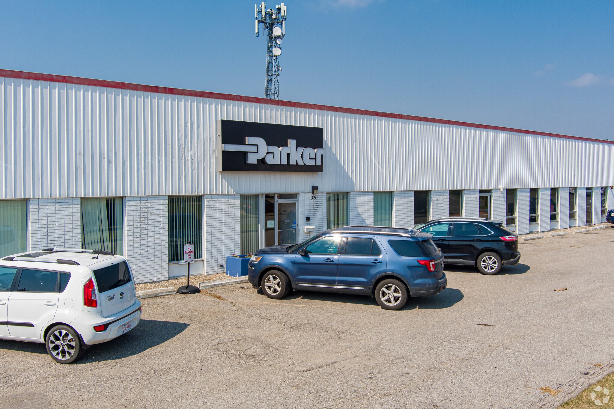 1351 Hastings Cres SE, Calgary, AB for Rent