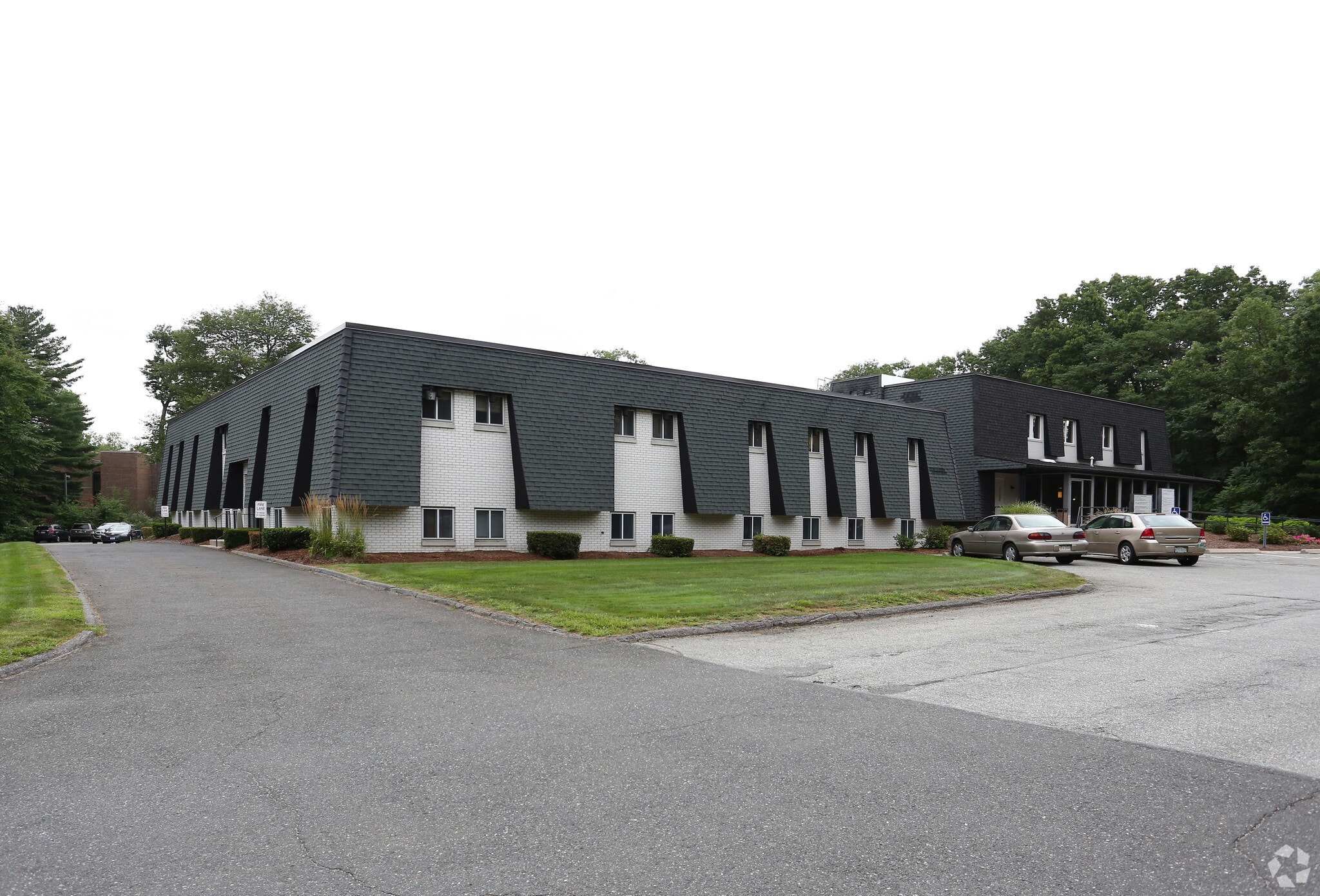 123 Dwight Rd, Longmeadow, MA for Rent