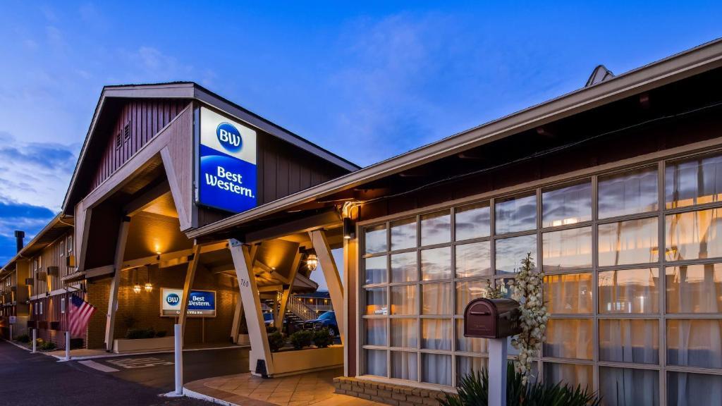760 NW Garden Valley Blvd, Roseburg, OR for Sale