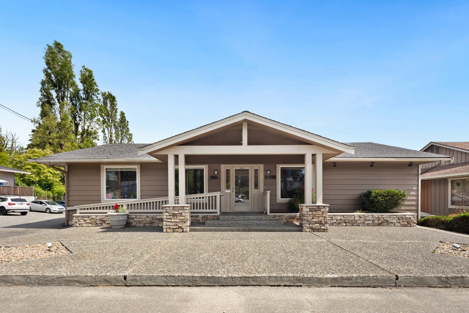 19944 Ballinger Way NE, Shoreline, WA for Rent
