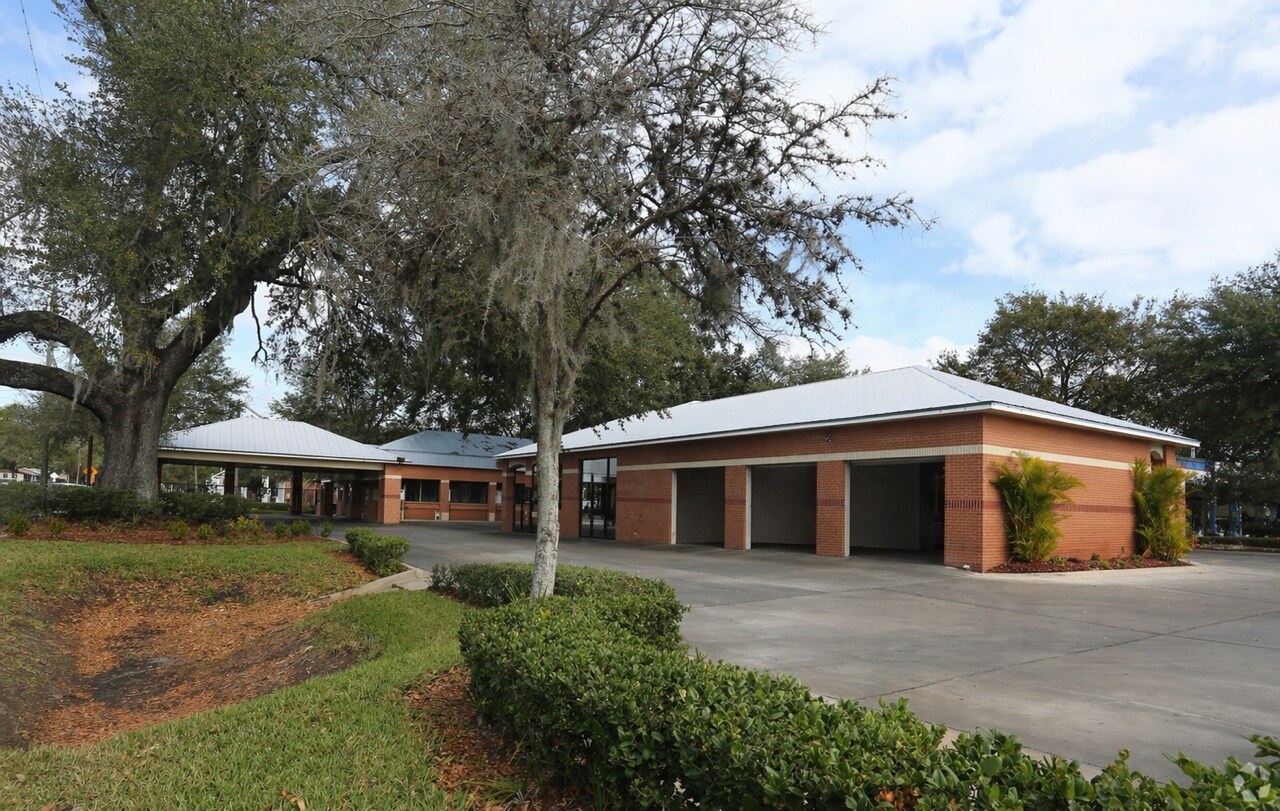 328 W Brandon Blvd, Brandon, FL for Rent