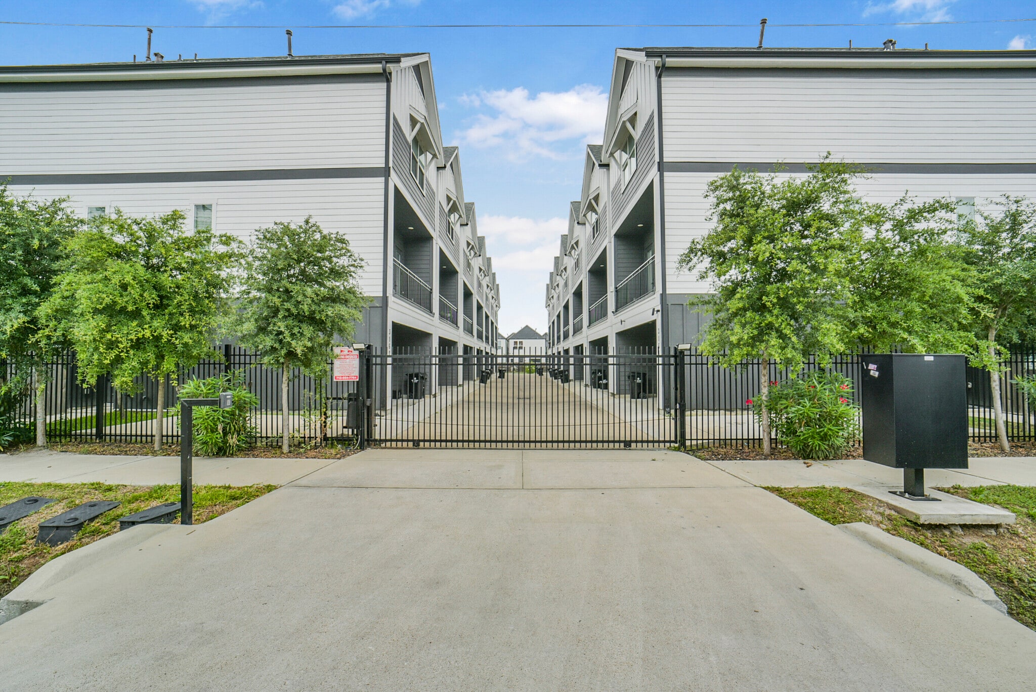 316 Thornton Rd, Houston, TX for Sale