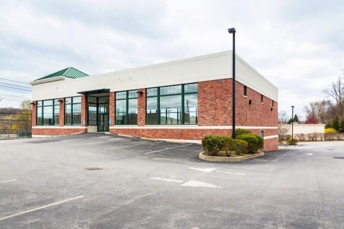 800 N Bedford Rd, Mount Kisco, NY for Sale