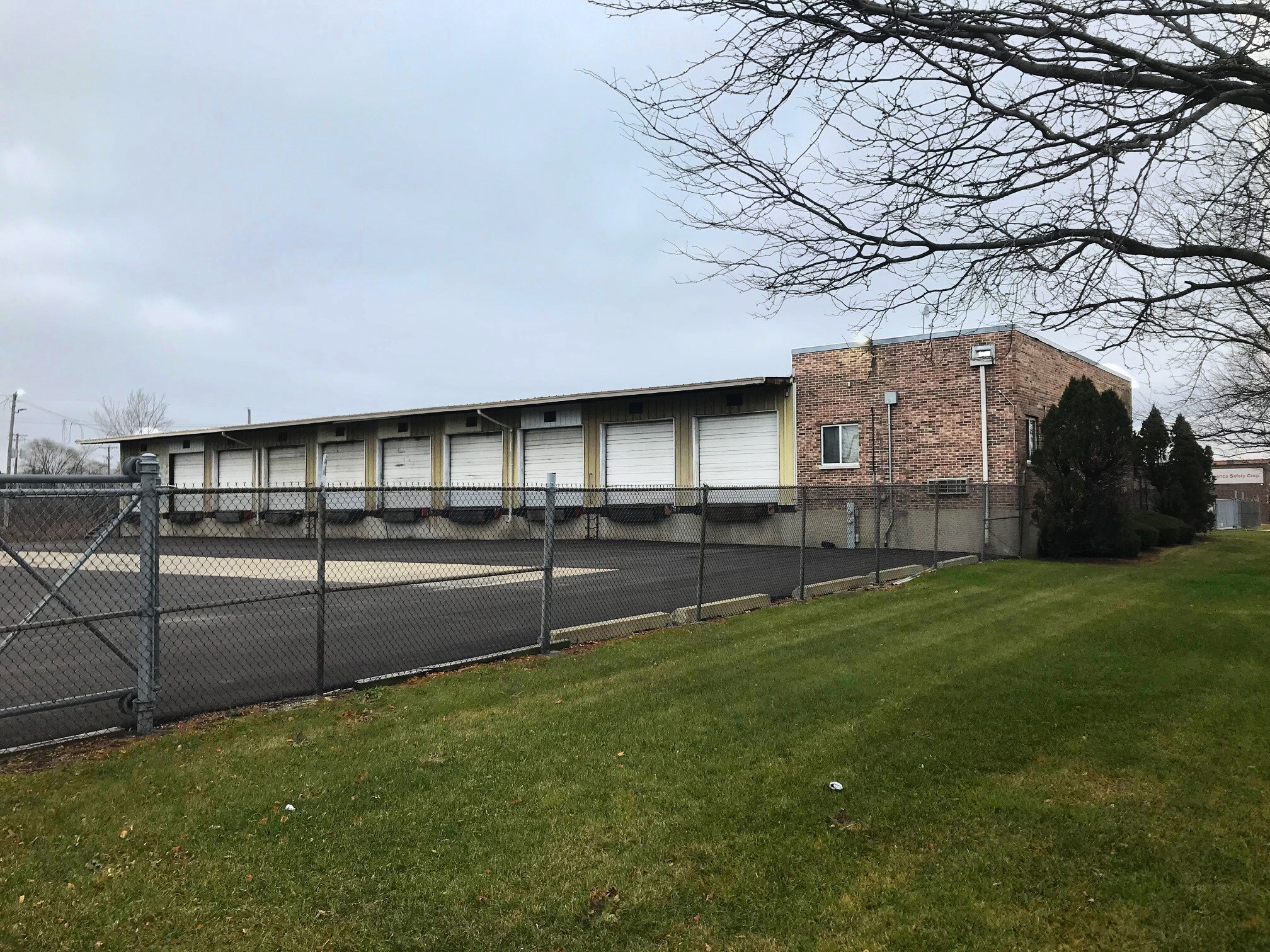 720 Greenleaf Ave, Elk Grove Village, IL for Rent