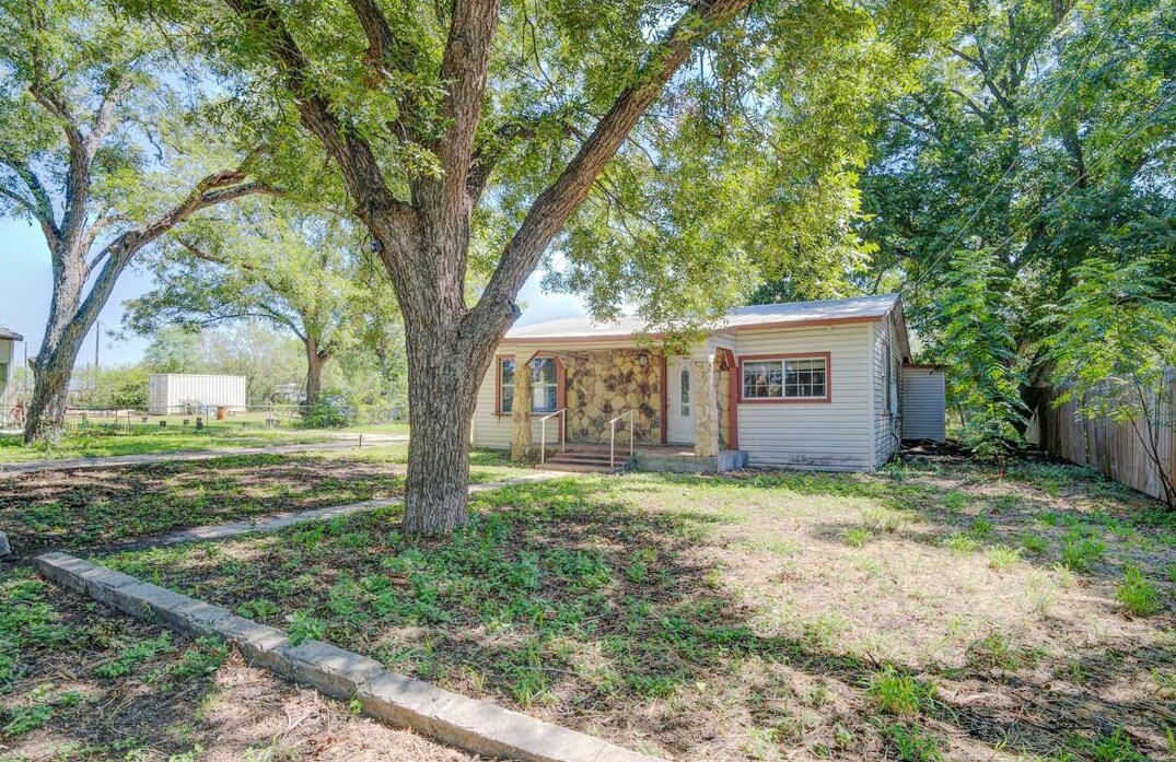 7402 Quintana Rd, San Antonio, TX for Sale