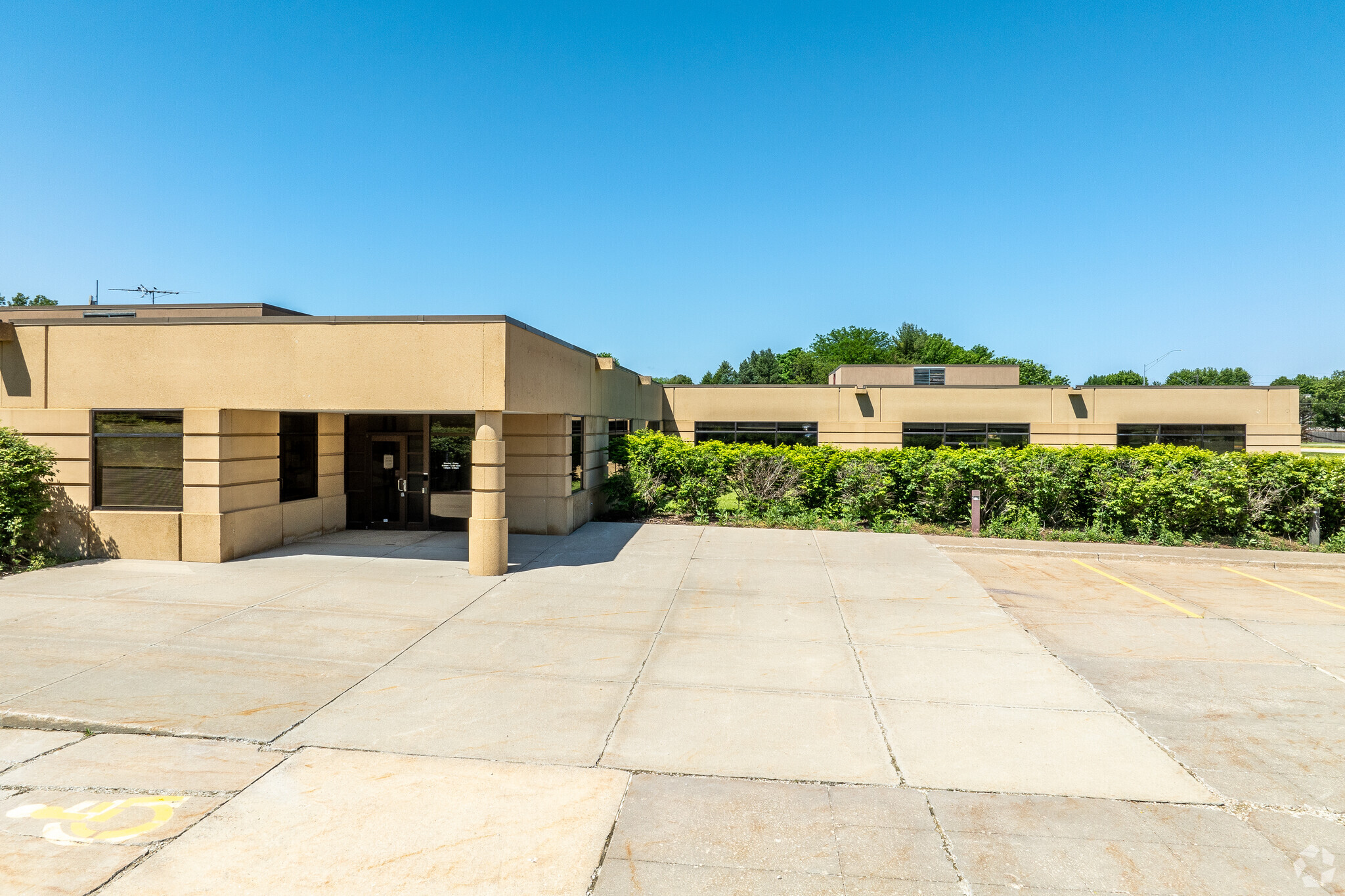 13300 Hickman Rd, Clive, IA for Sale