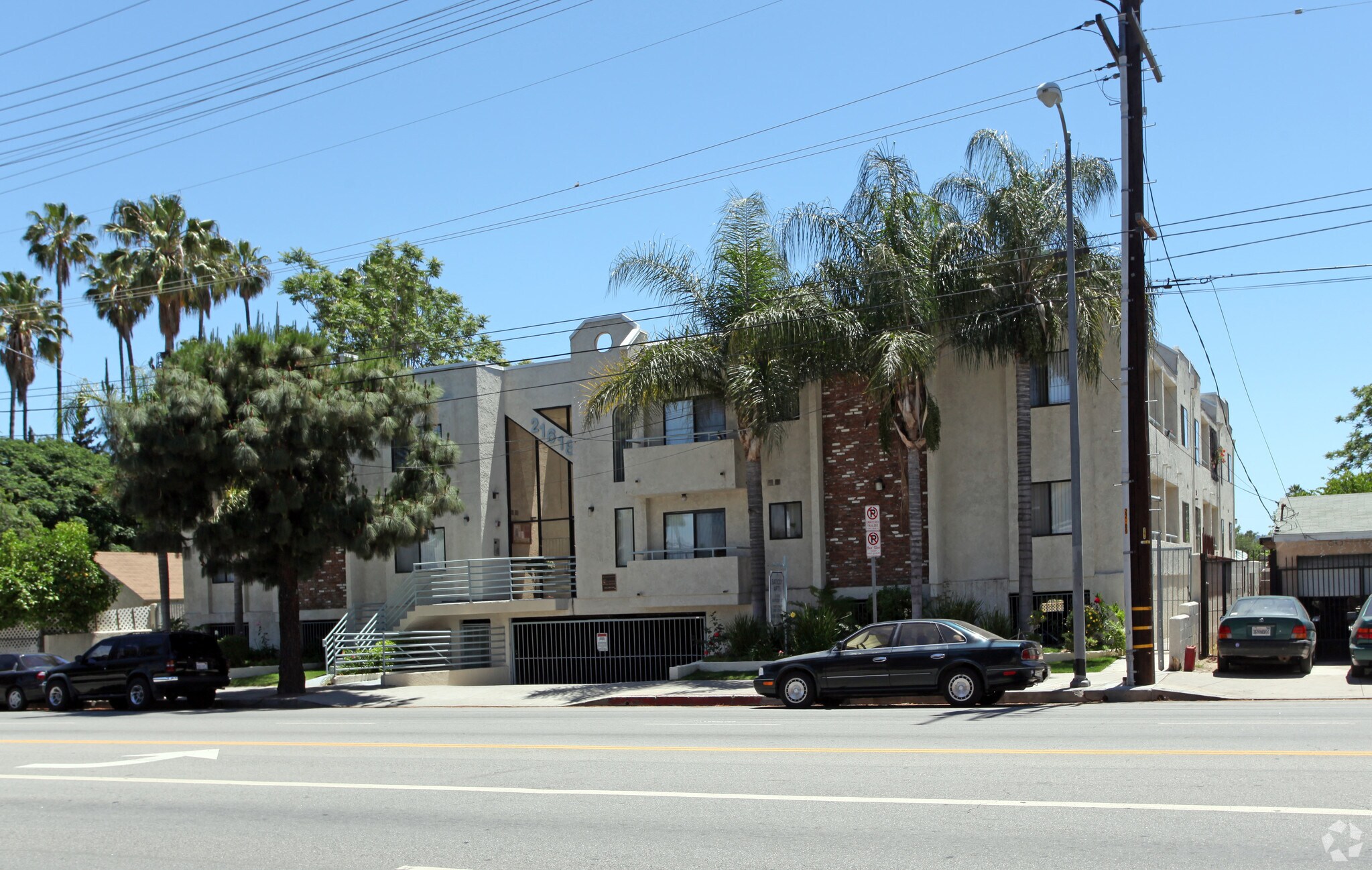 21620 Saticoy St Canoga Park, CA 91304 MultiFamily Property for Sale on
