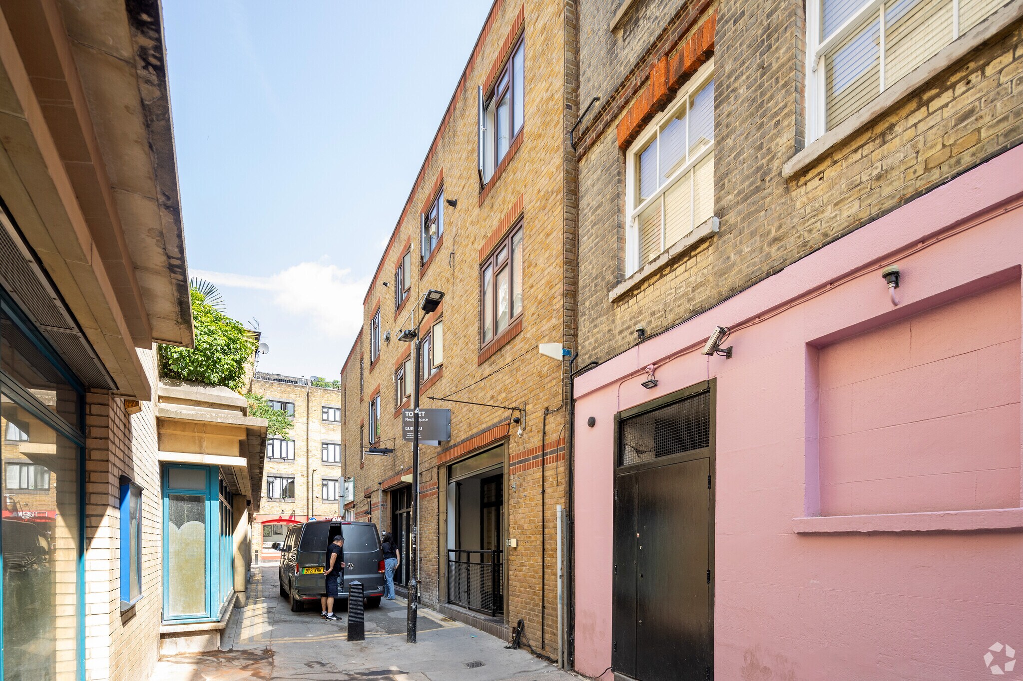 3 Nottingham Ct, London, LND for Rent