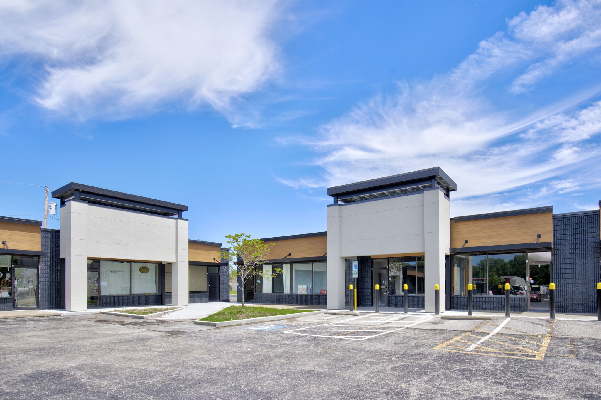 7711 N Oak Tfwy, Kansas City, MO for Rent