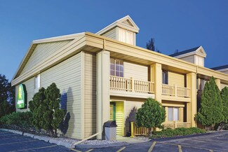 Oshkosh, WI Hospitality - 1886 Rath Ln
