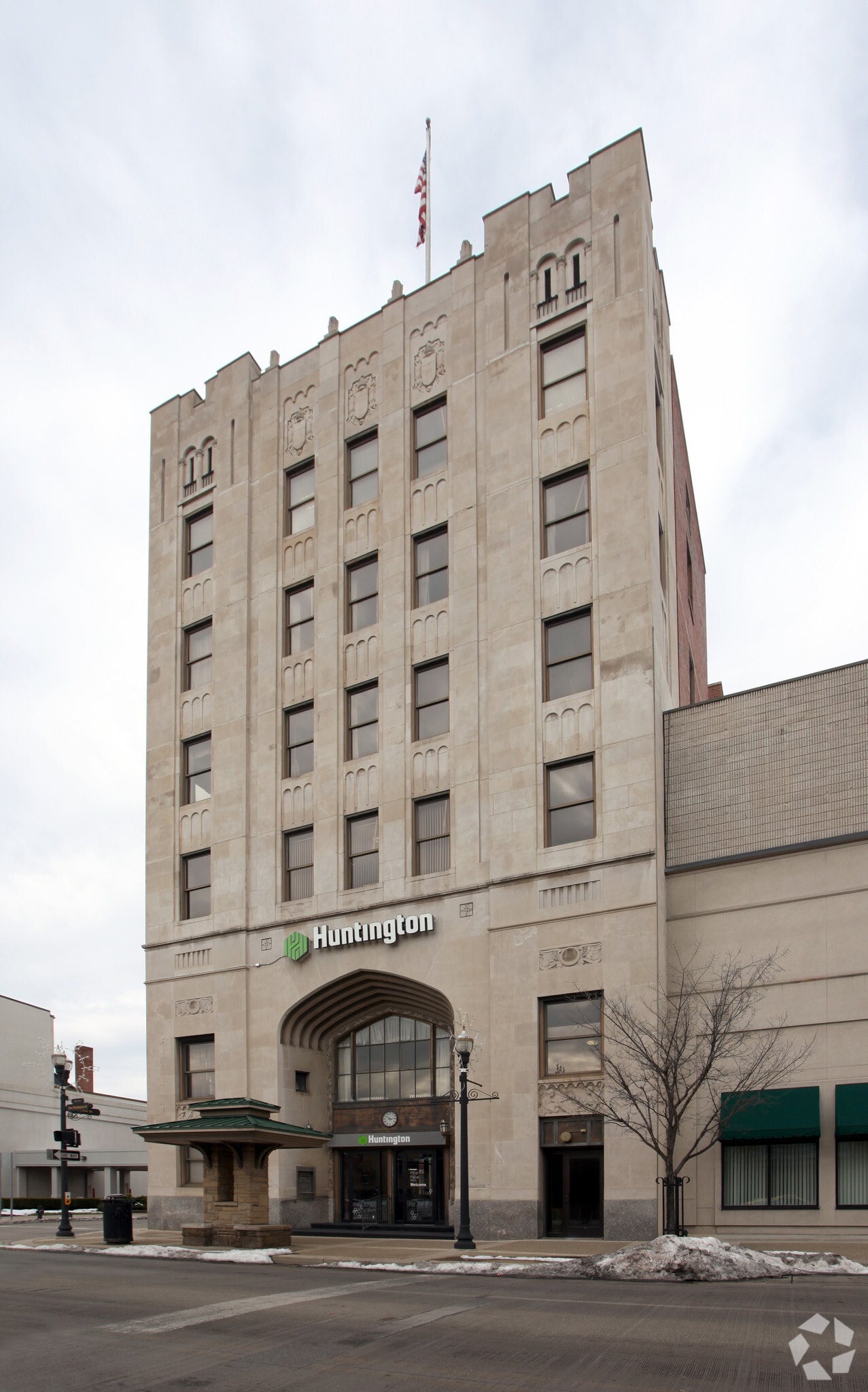 101 E Washington St New Castle, PA 16101 Retail Property for Lease on