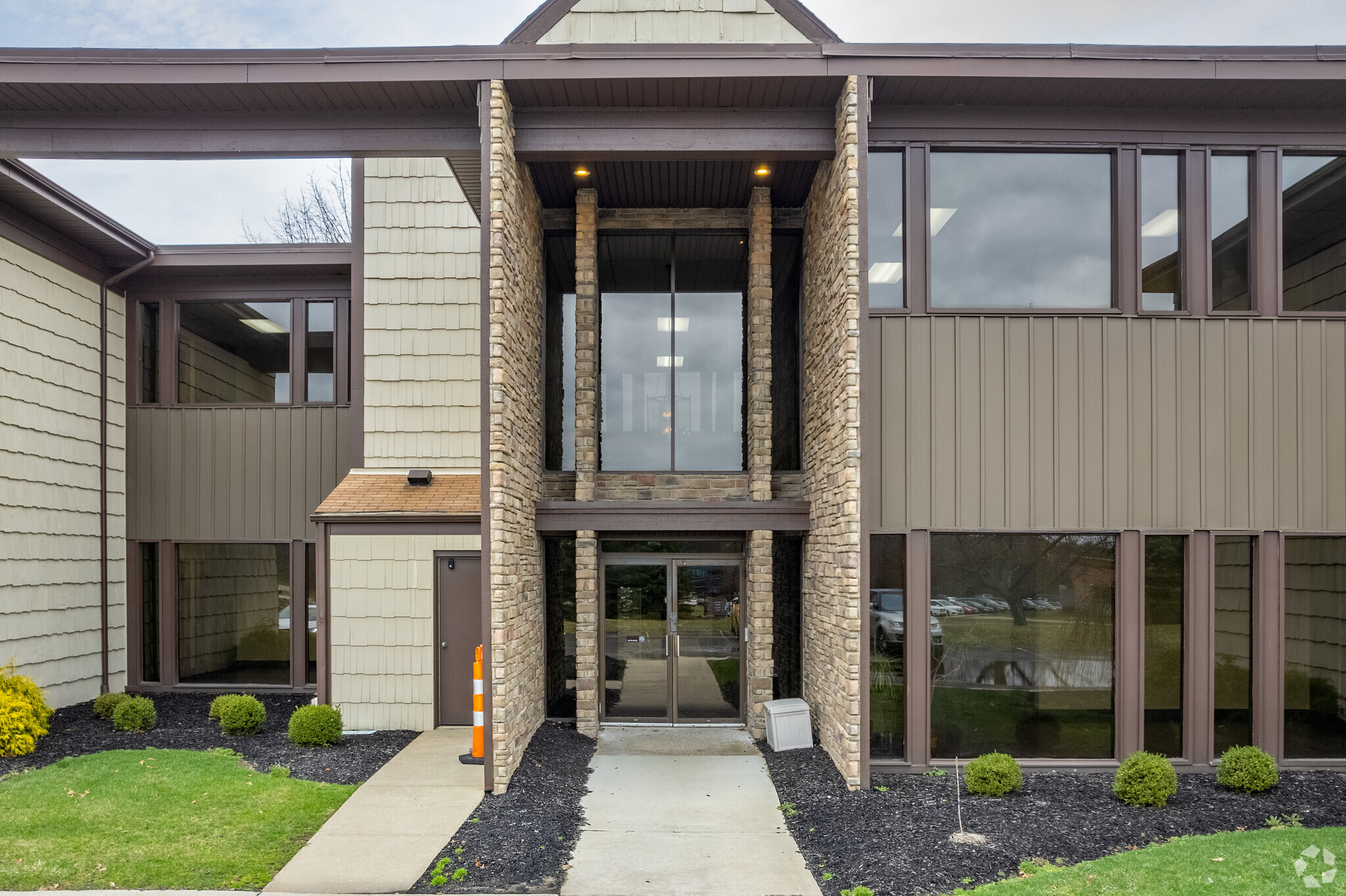 3570 Executive Dr, Uniontown, OH for Rent