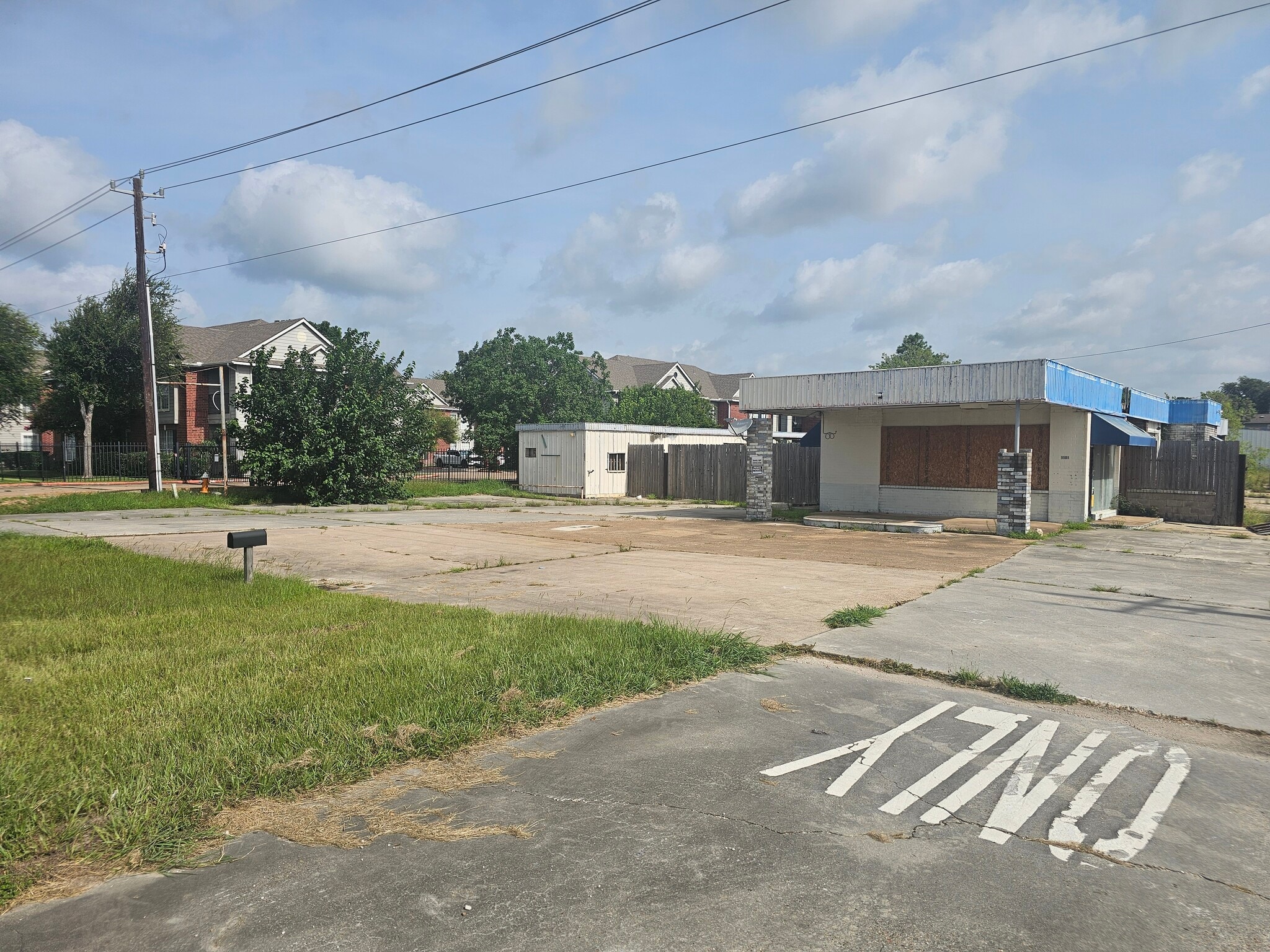 9901 W Fairmont Pky, La Porte, TX for Sale