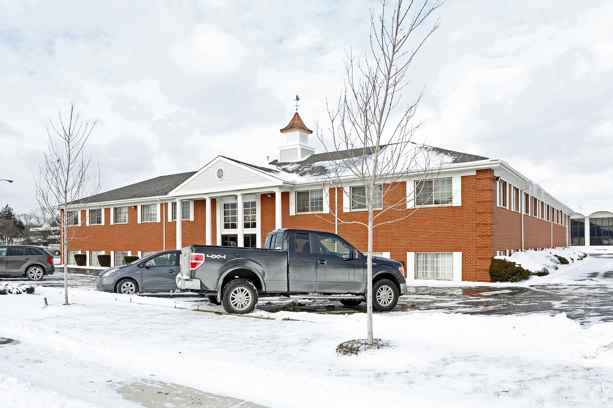 2820 W Maple Rd, Troy, MI for Rent