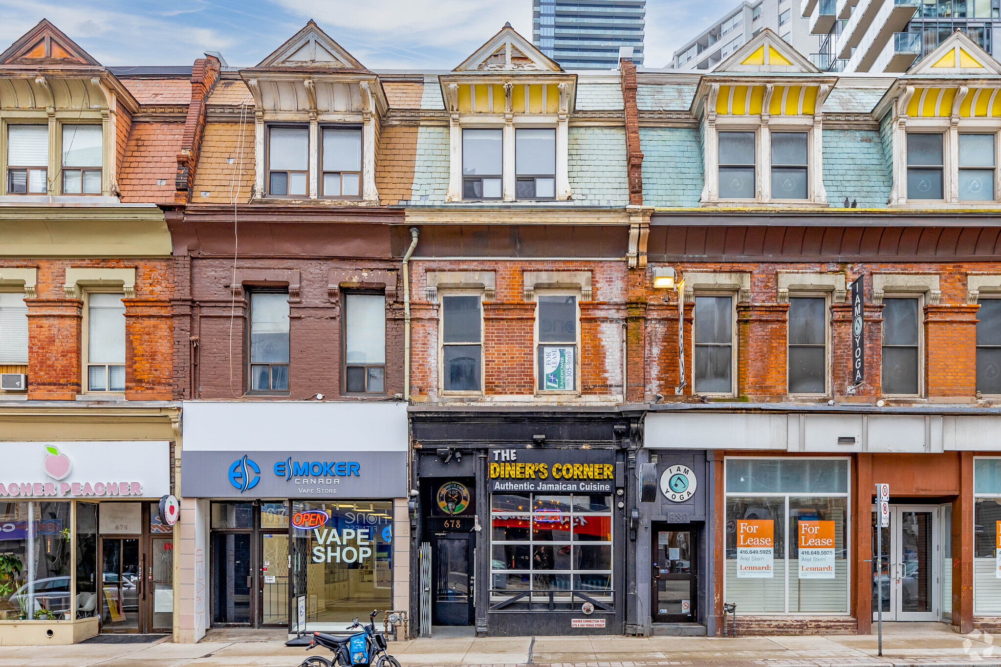 676-678 Yonge St, Toronto, ON for Sale
