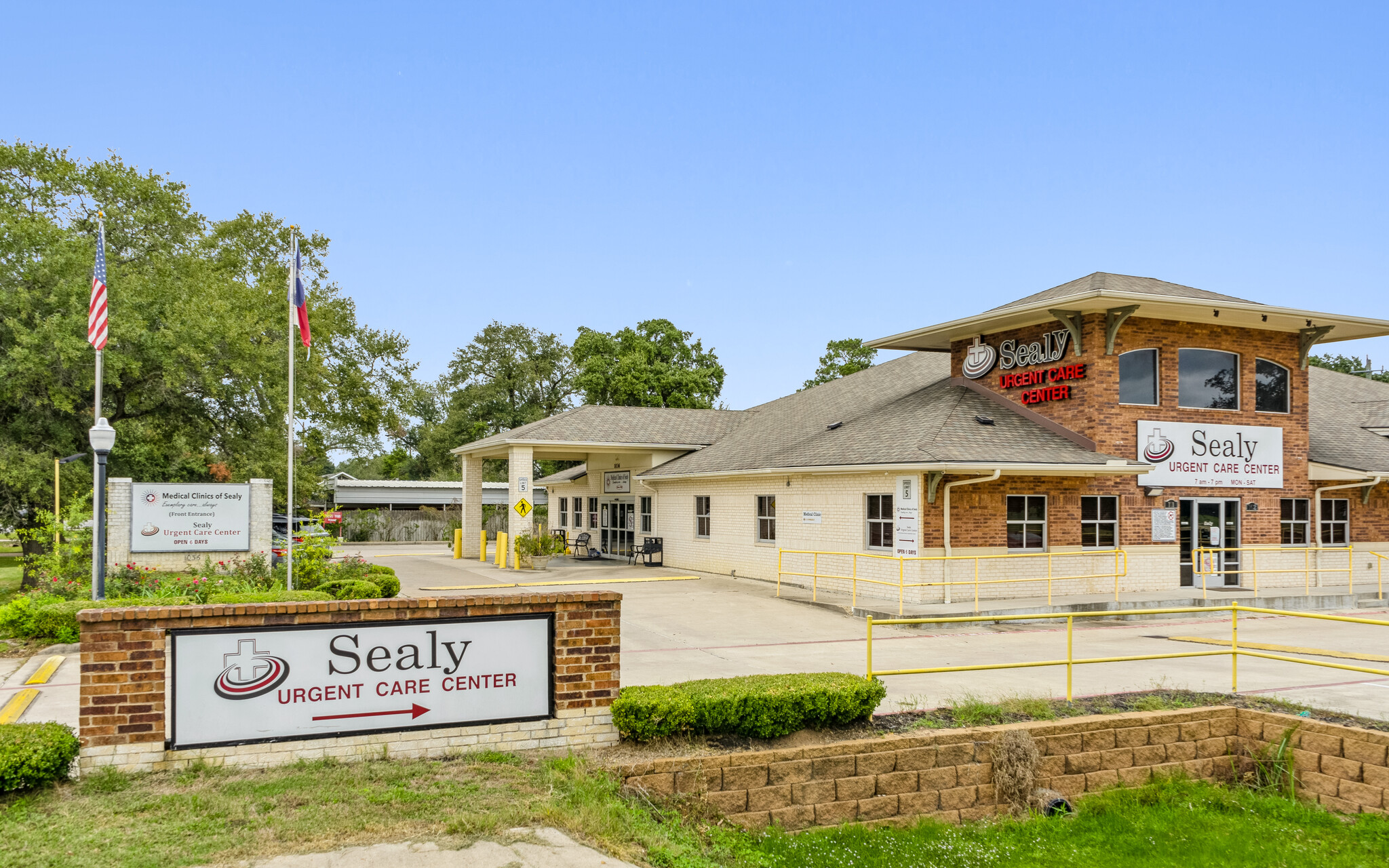 1036 N Circle Dr, Sealy, TX for Sale