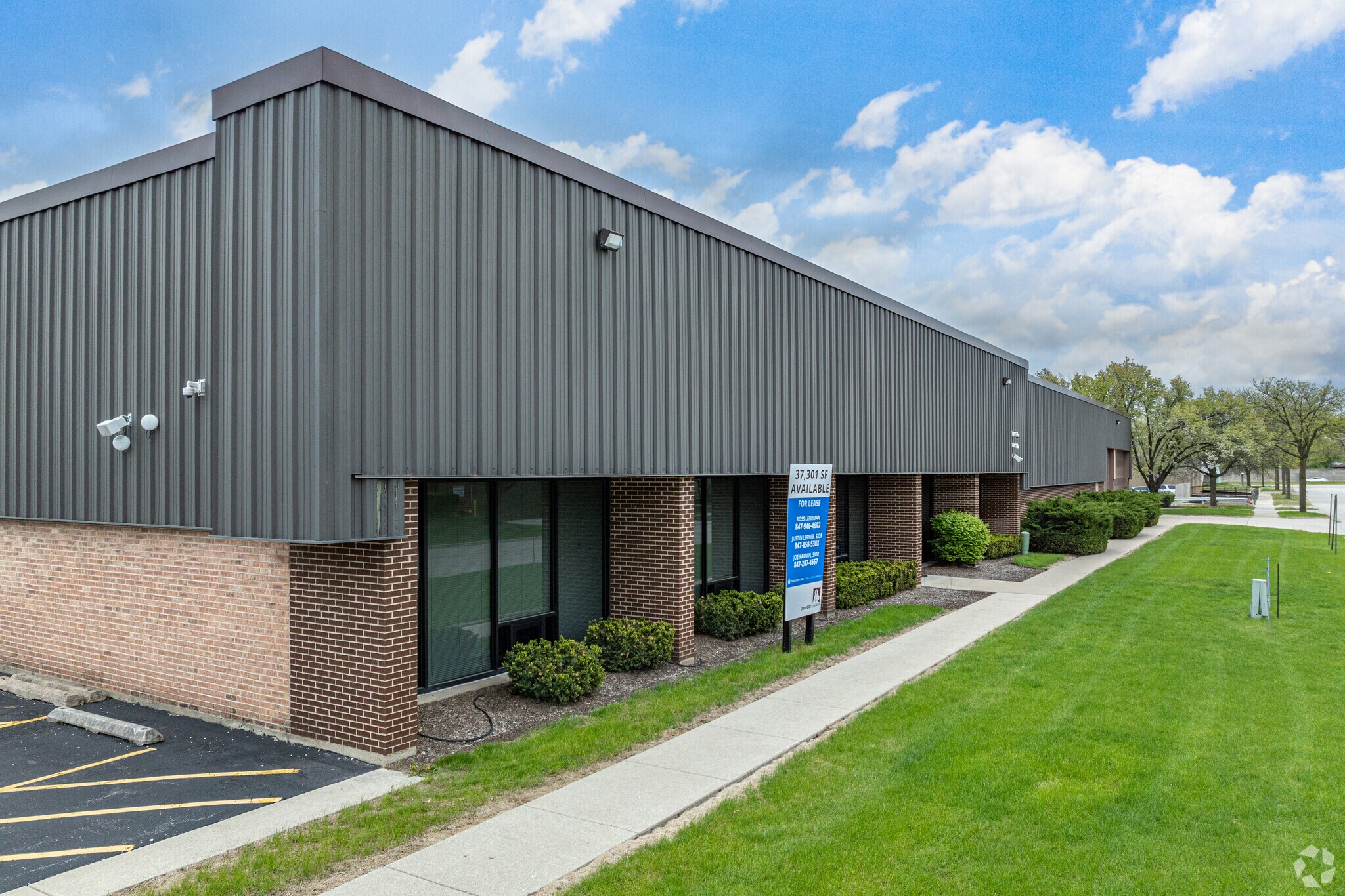 901 N Du Page Ave, Lombard, IL for Rent