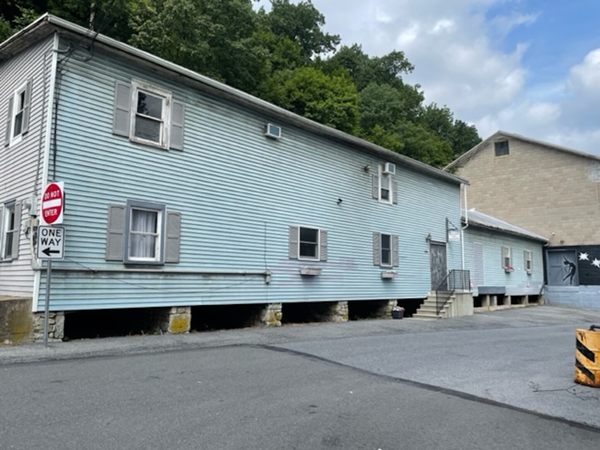 2 Railroad Ave Leesport, PA 19533 Industrial Property for Lease on