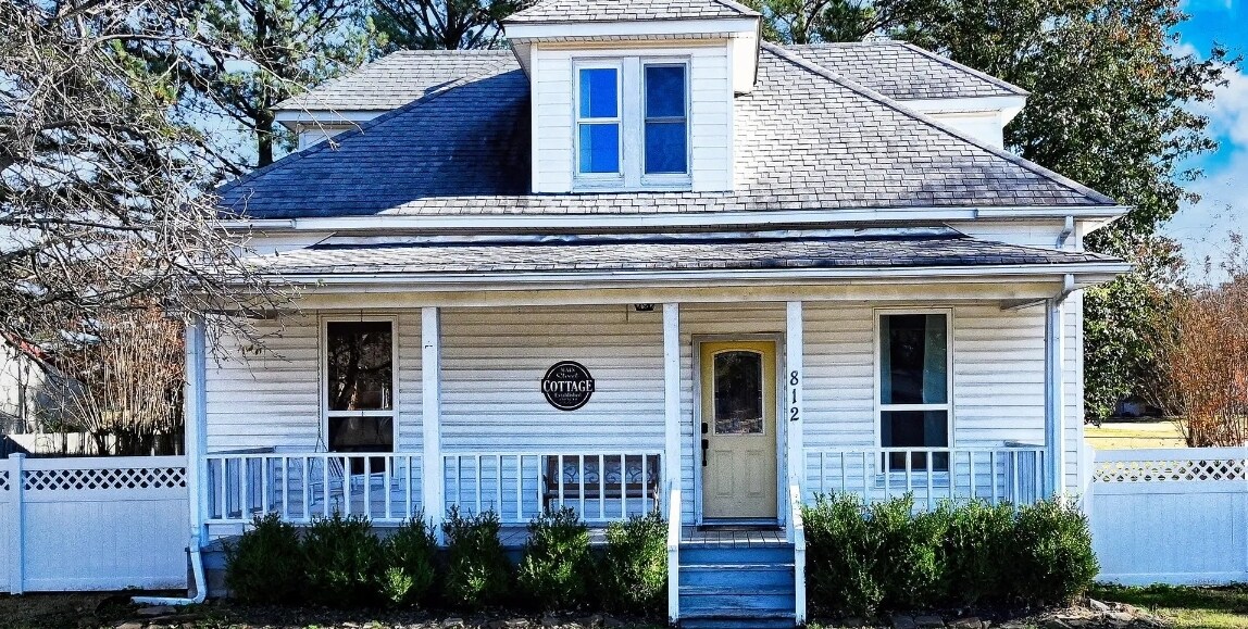 812 N Main St, Gore, OK for Sale