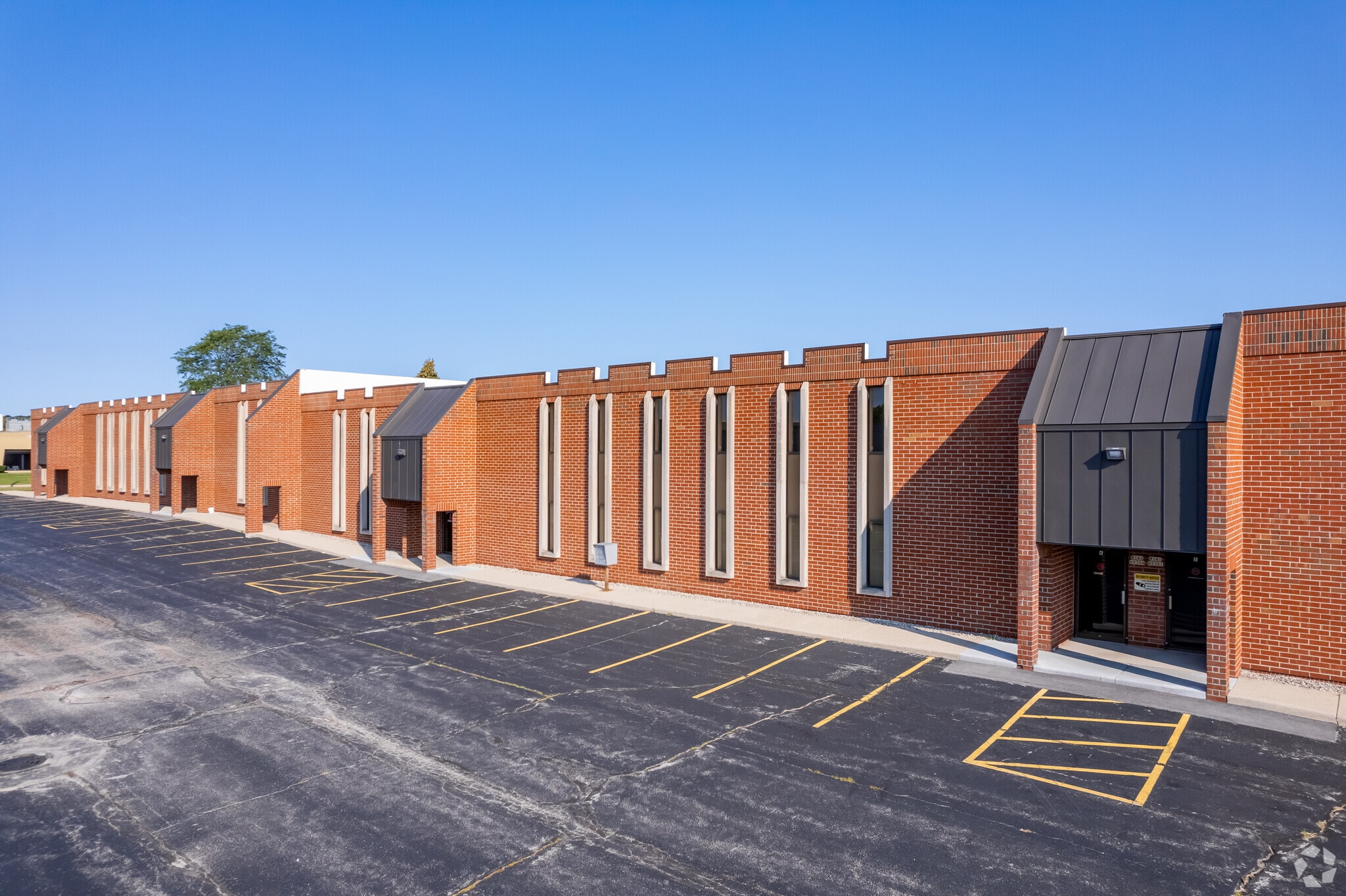 W141N9294-W141N9316 Fountain Blvd, Menomonee Falls, WI for Rent