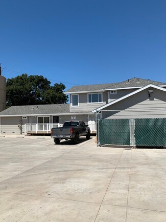 2 Spreckels Ln  