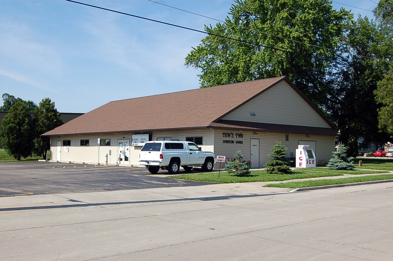 1605 S Main St, Oshkosh, WI for Sale