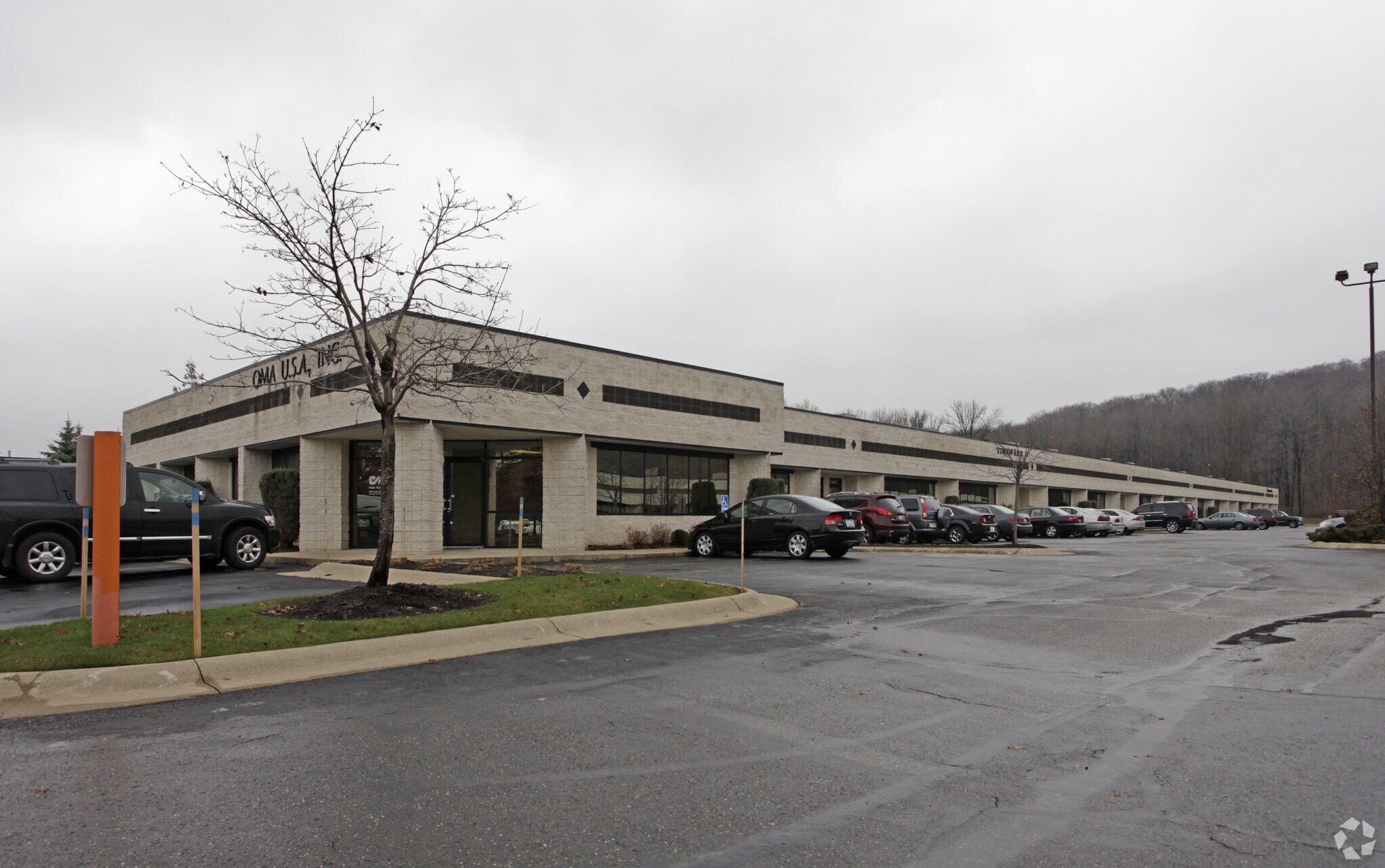 9329 Ravenna Rd Twinsburg, OH 44087 Flex Property for Lease on