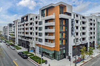 Los Angeles, CA Retail - 687 S Hobart Blvd
