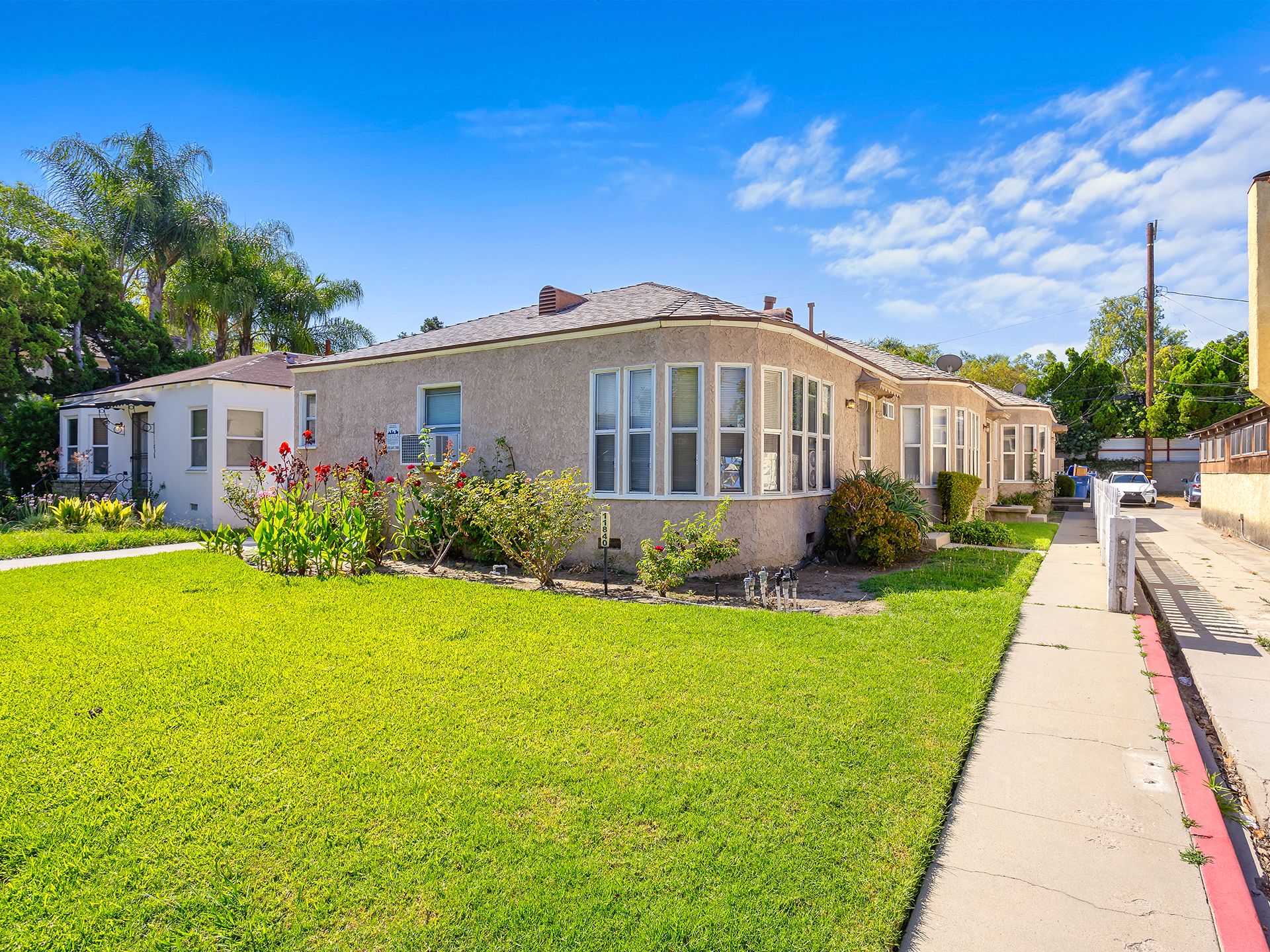 11840 Magnolia Blvd, Valley Village, CA for Sale