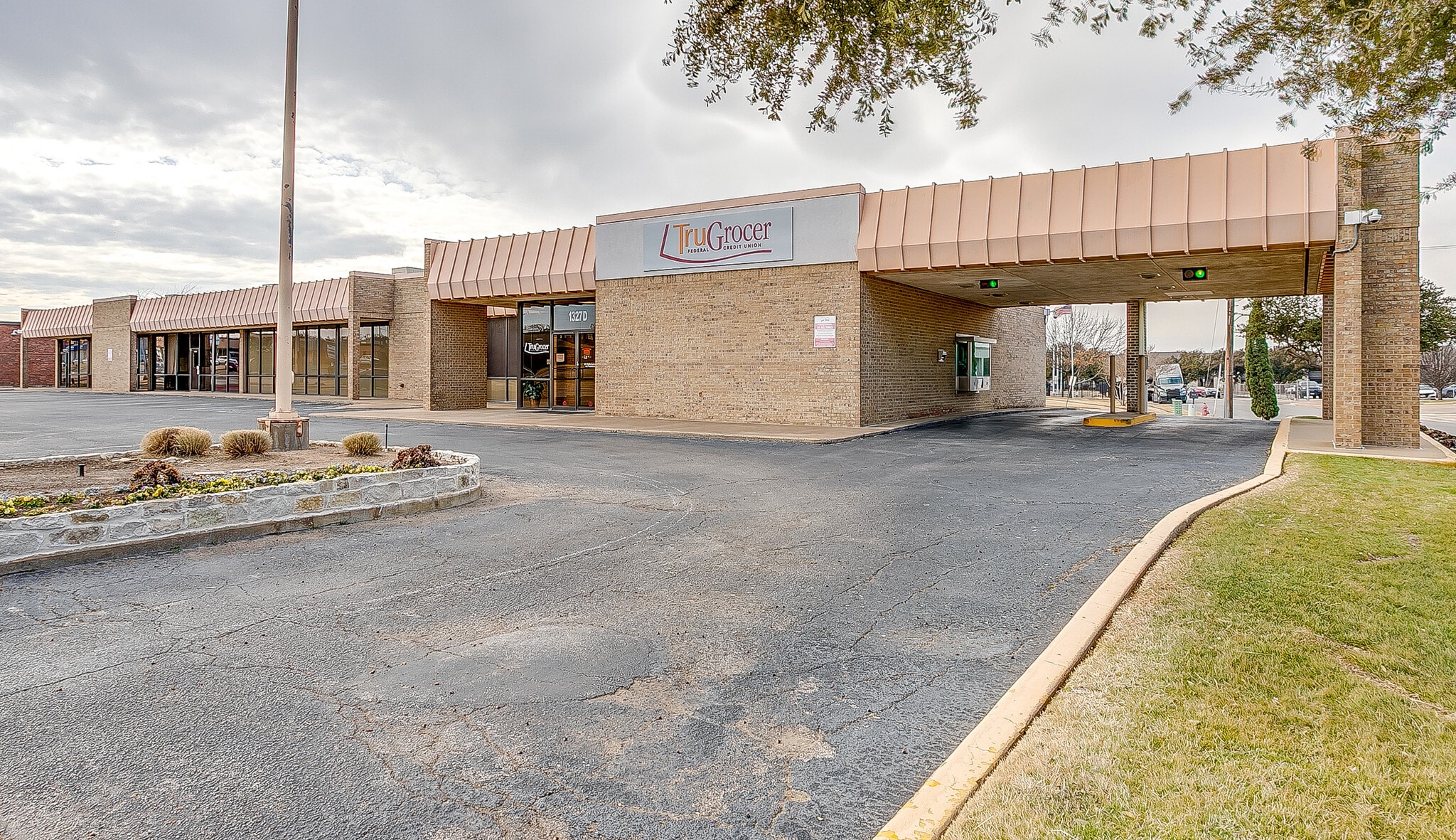 1327 Brown Trl, Bedford, TX for Sale