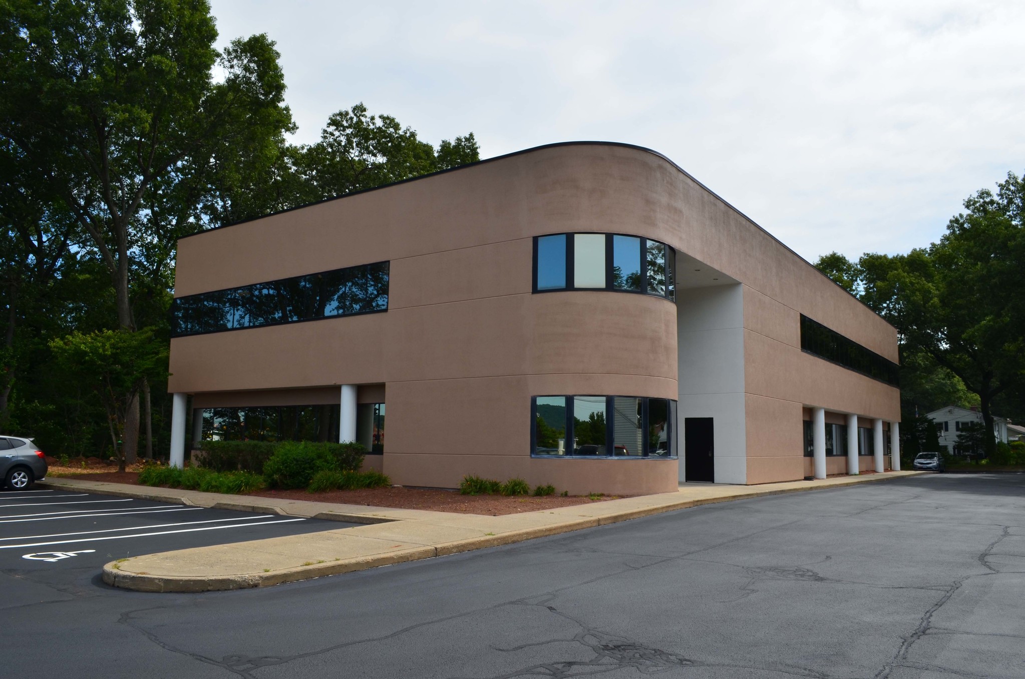 556 Washington Ave, North Haven, CT for Sale
