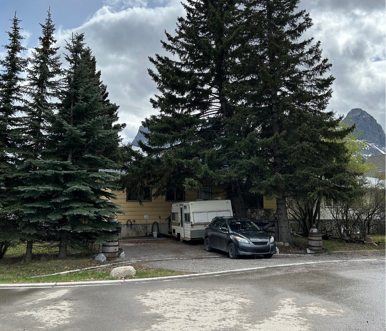 117 15 St, Canmore, AB for Sale
