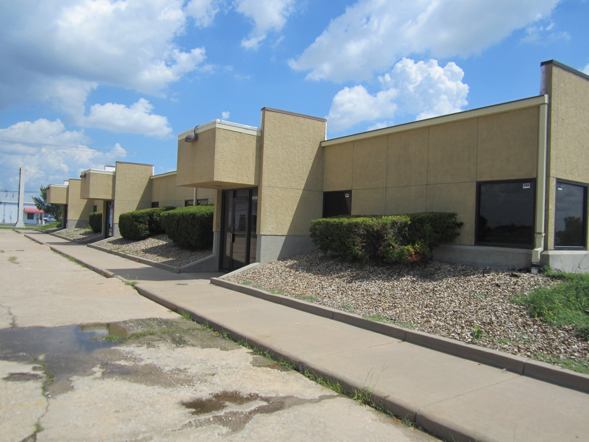 1809 S Hoover Rd, Wichita, KS for Rent