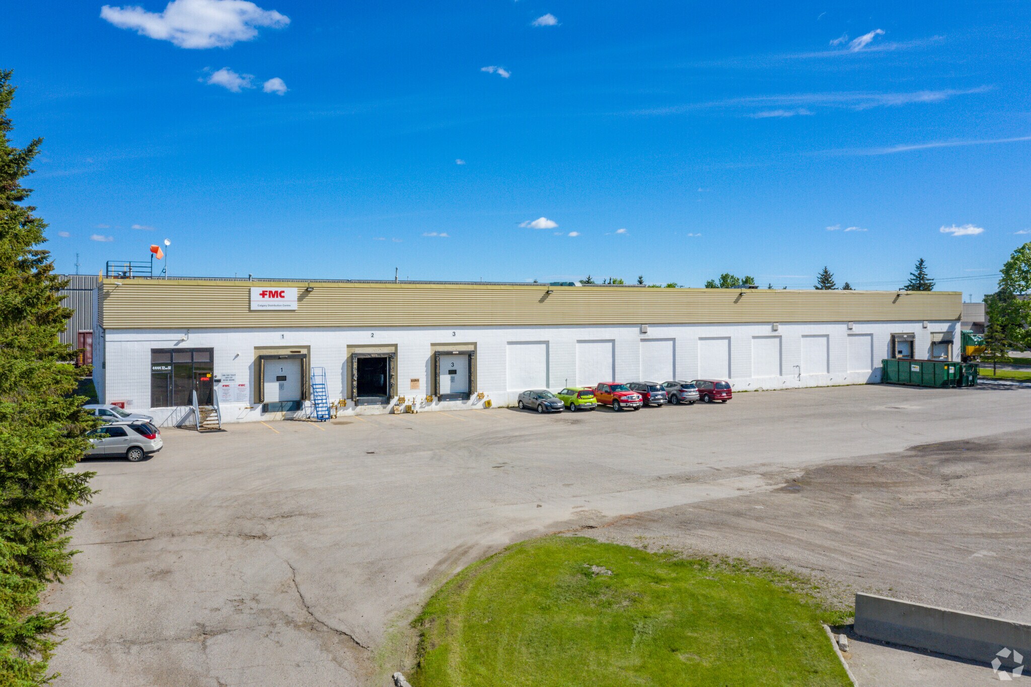 4444 72nd Ave SE, Calgary, AB for Rent