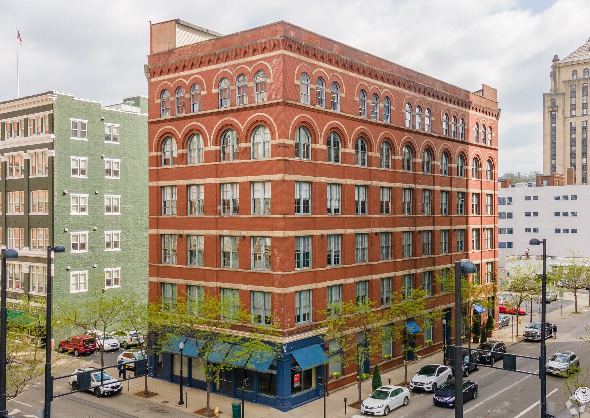 304-310 E 8th St, Cincinnati, OH for Rent