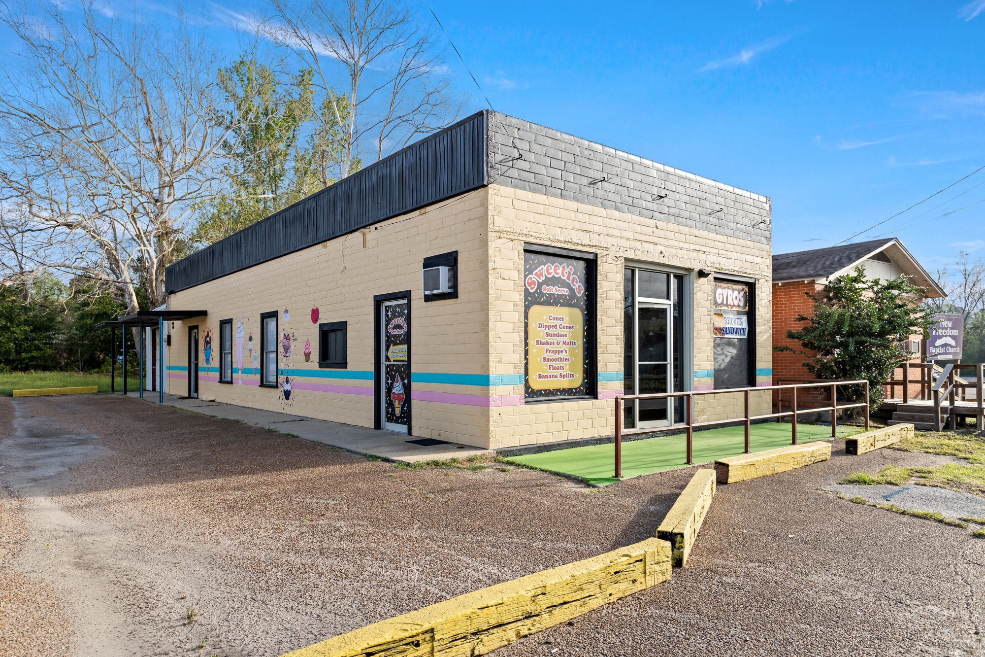 201 E Bluff St, Woodville, TX for Sale