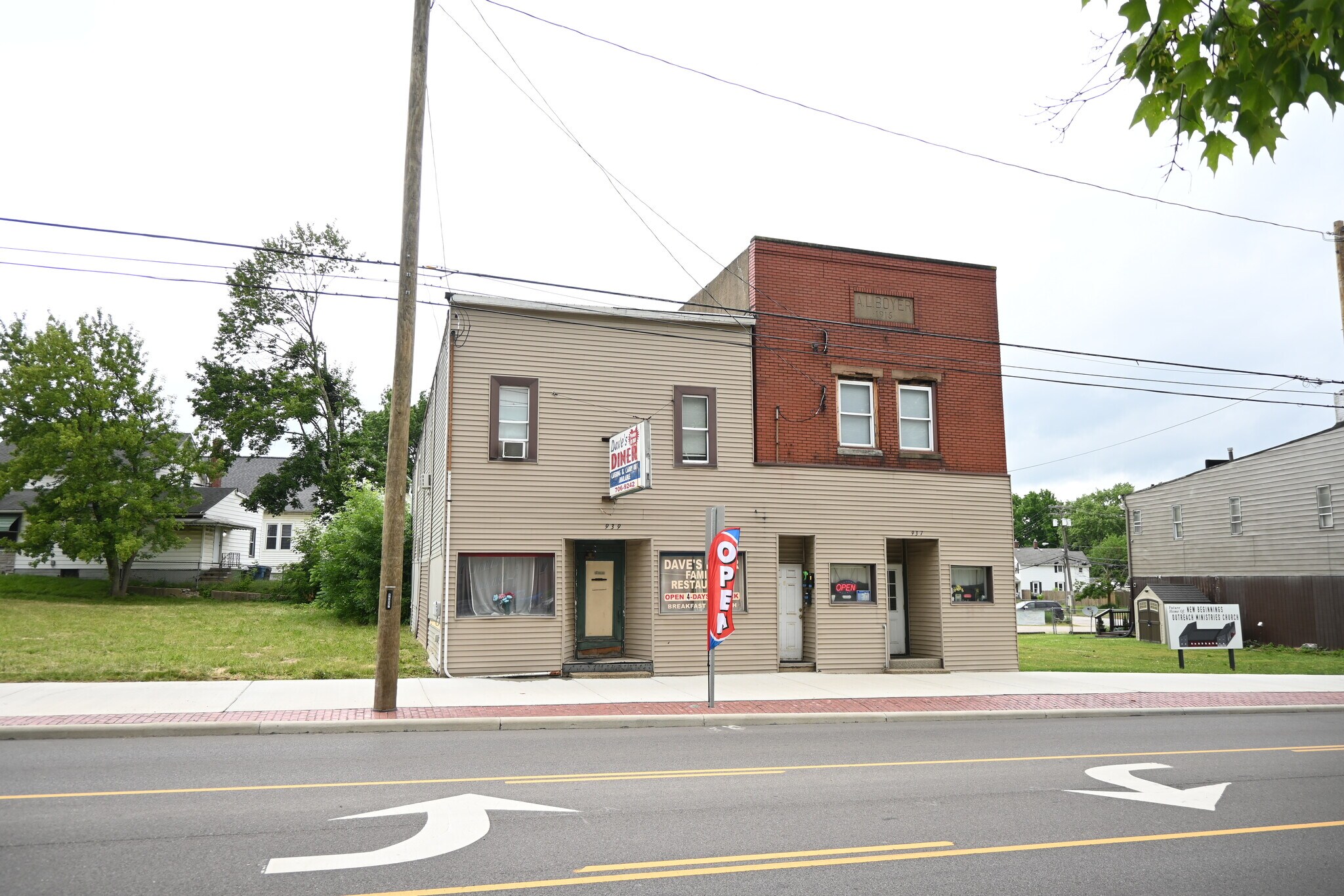 937 W Wooster Rd, Barberton, OH for Sale