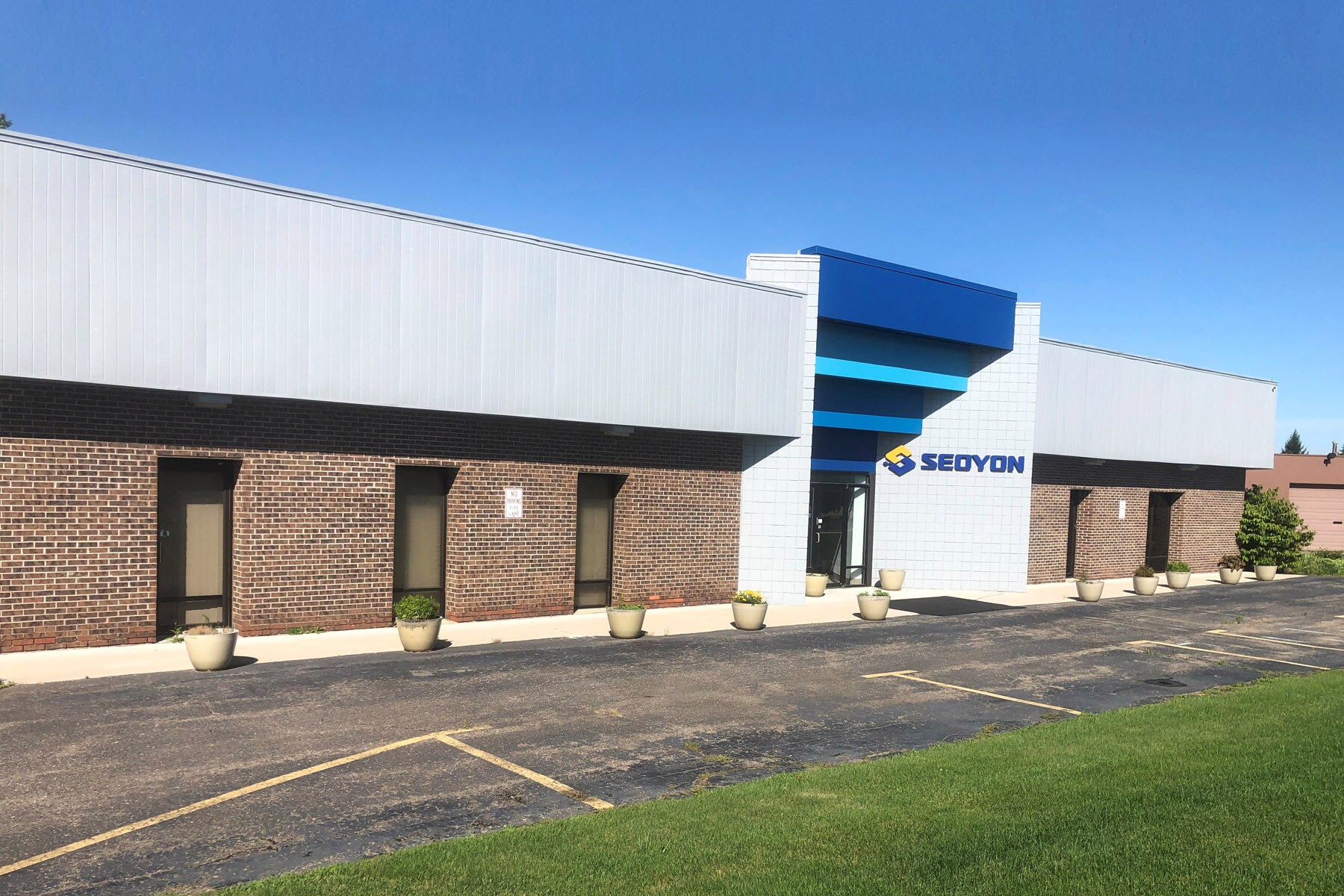 1265 Doris Rd Auburn Hills, MI 48326 Flex Property for Lease on