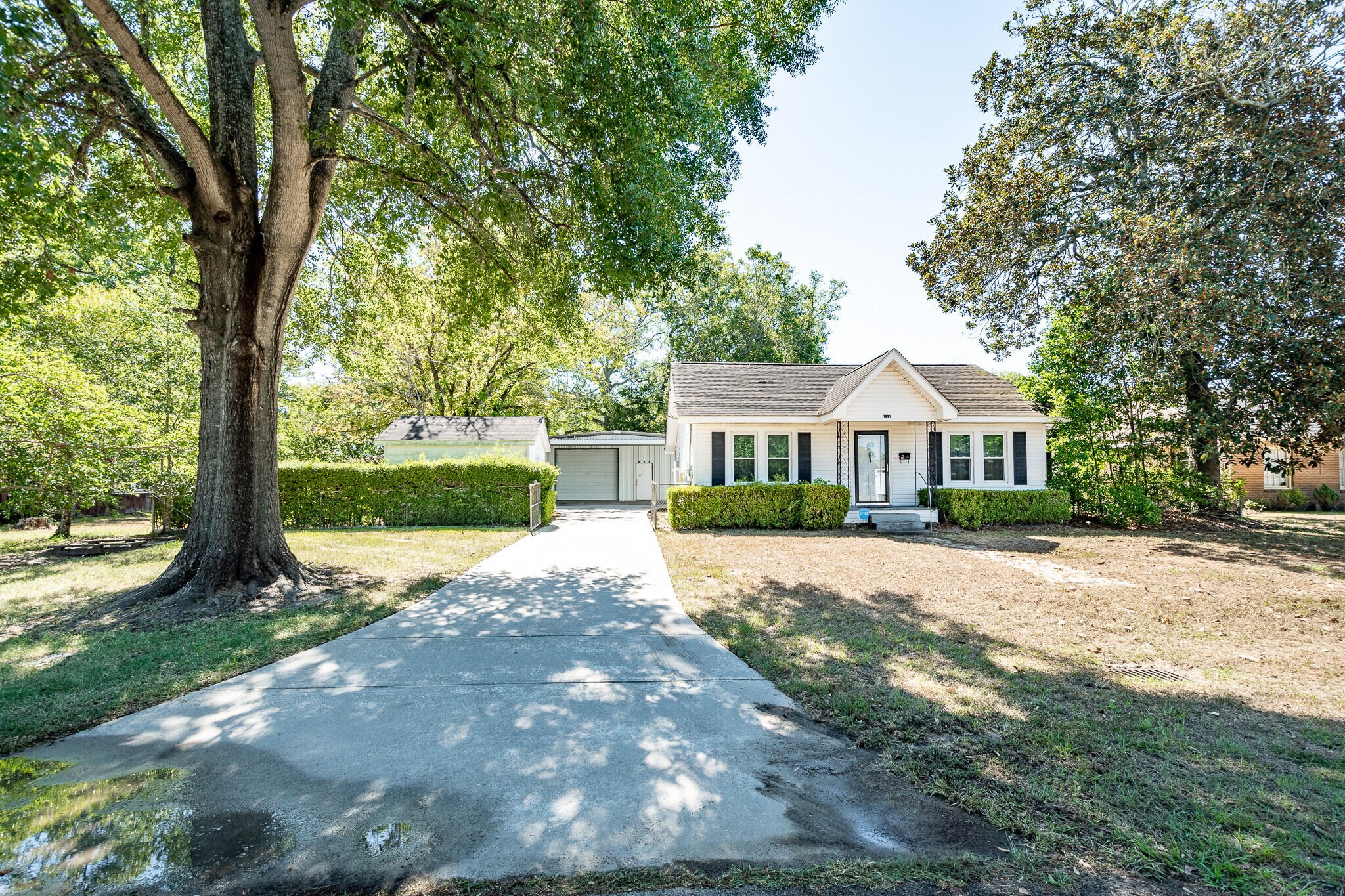 111 S Roosevelt Ave, Cleveland, TX for Sale
