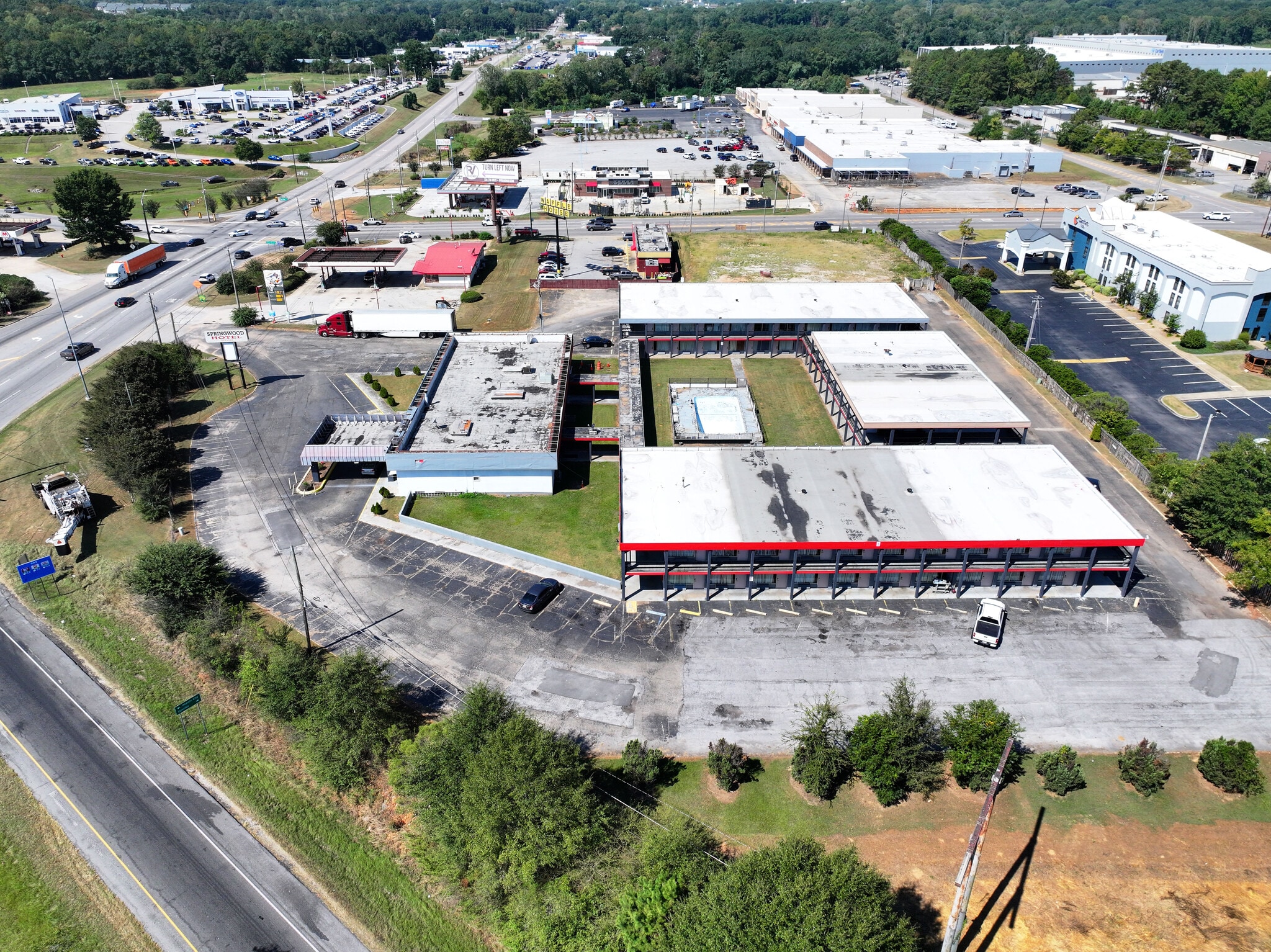 1002 Columbus Pky, Opelika, AL for Sale