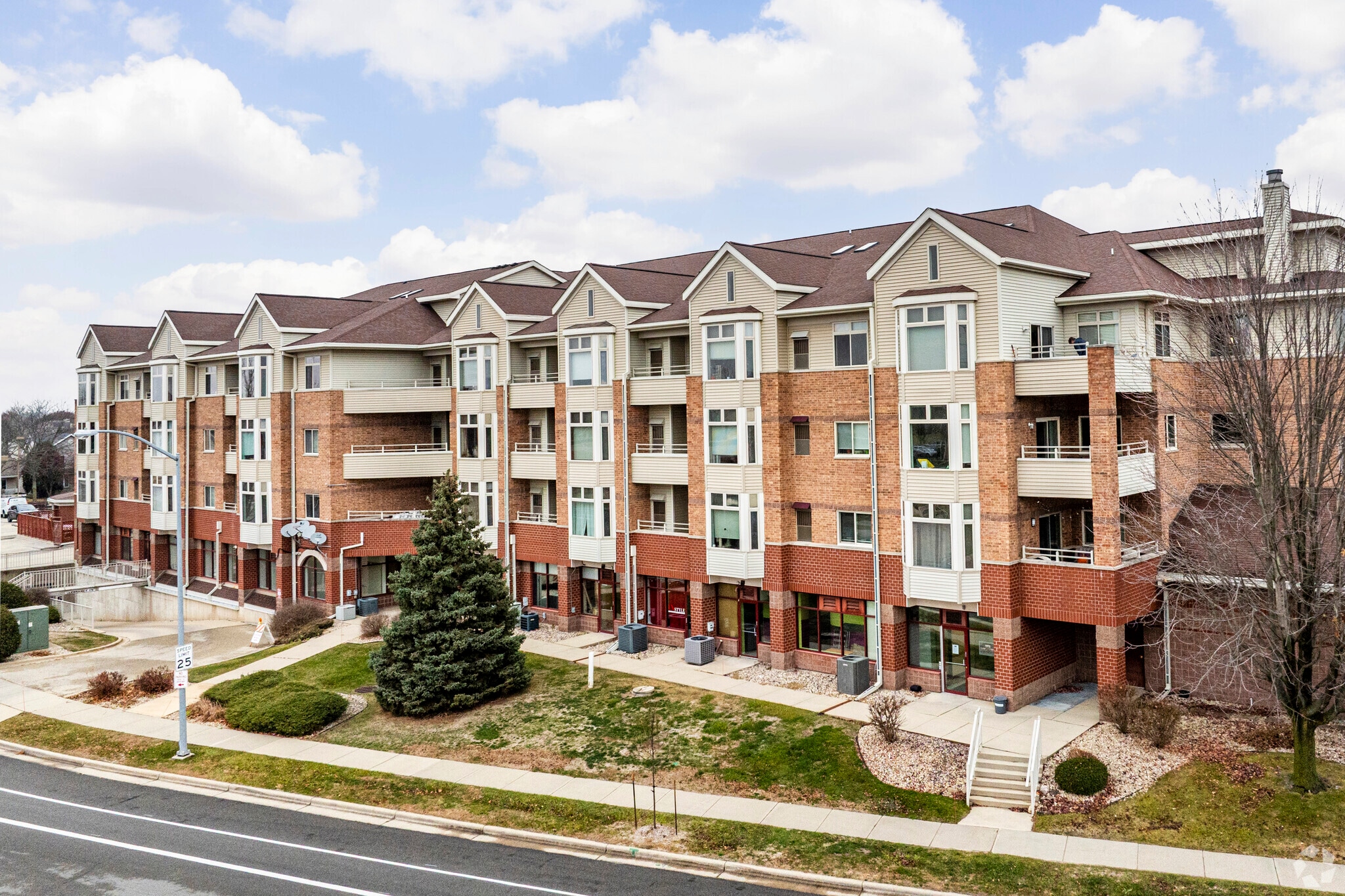 302-376 Junction Rd, Madison, WI for Rent