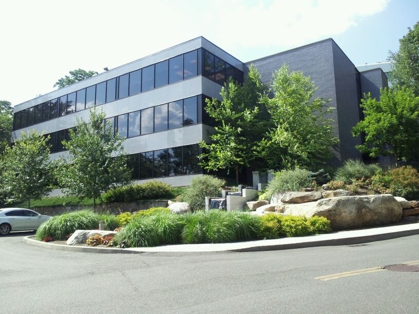 1 W Red Oak Ln, White Plains, NY for Rent