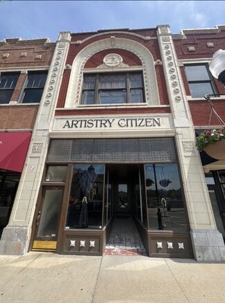 Aurora, IL Retail - 26 E Downer Pl