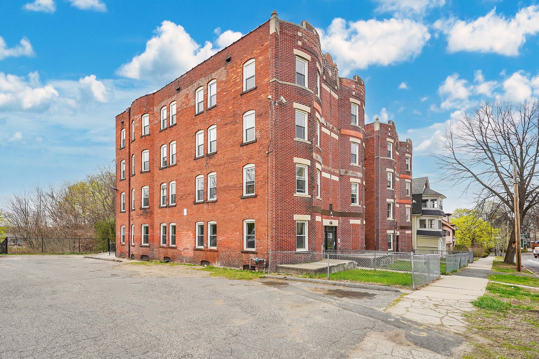 18 Coomes St, Springfield, MA for Sale